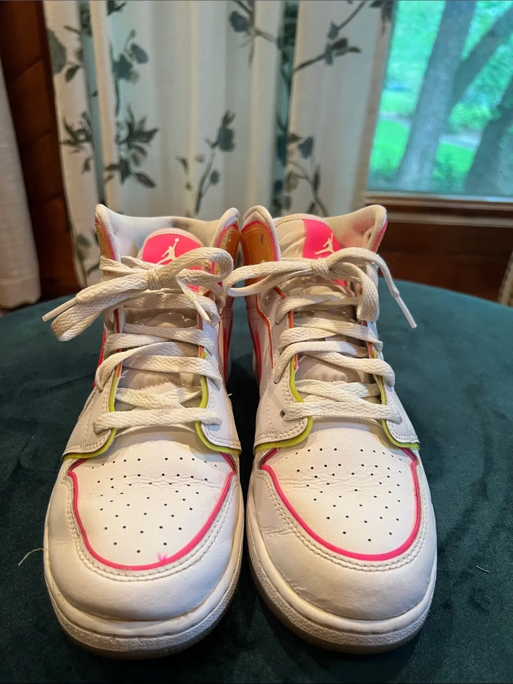Nike Air Jordan 1 Glow Kids High-Top Sneakers